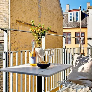Sanders Leaves - Charming Three-bedroom In Downtown Apartamento Copenhague